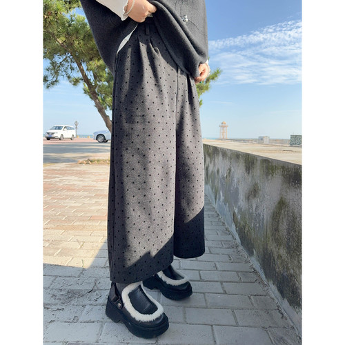 VOGANA戛纳家大码女装减龄复古波点格雷直筒裤冬高腰植绒呢阔腿裤