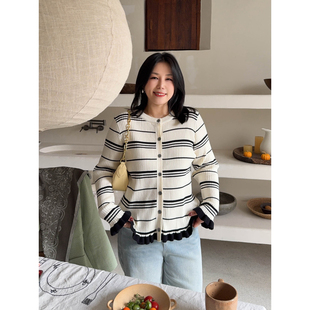 VOGANA戛纳家大码女装韩系减龄氛围上衣春木耳边条纹针织打底开衫