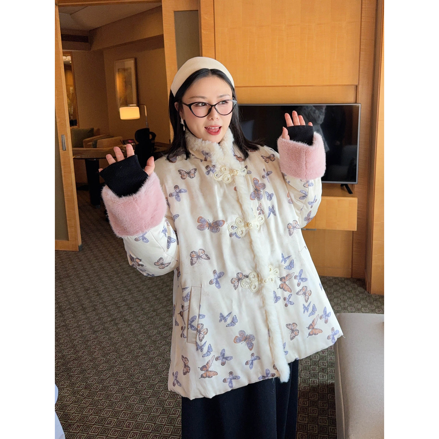 VOGANA戛纳家大码女装新中式古典国风95白鸭绒丝绒刺绣缎面羽绒服,女装/女士精品,大码羽绒服,淘宝优惠券,粉丝福利购,淘宝优惠卷