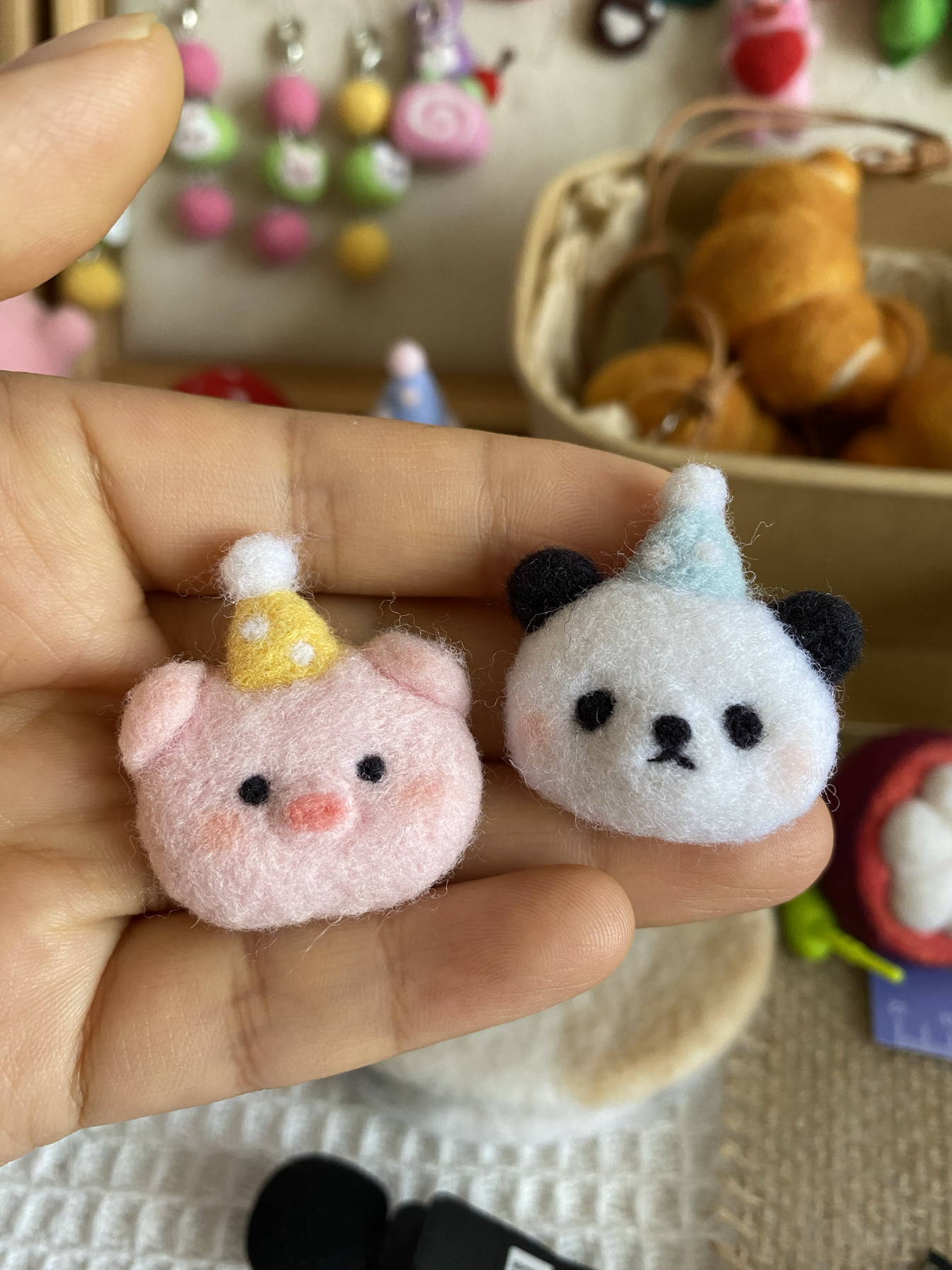 羊毛毡小熊猫小猪派对帽子手工羊胸针