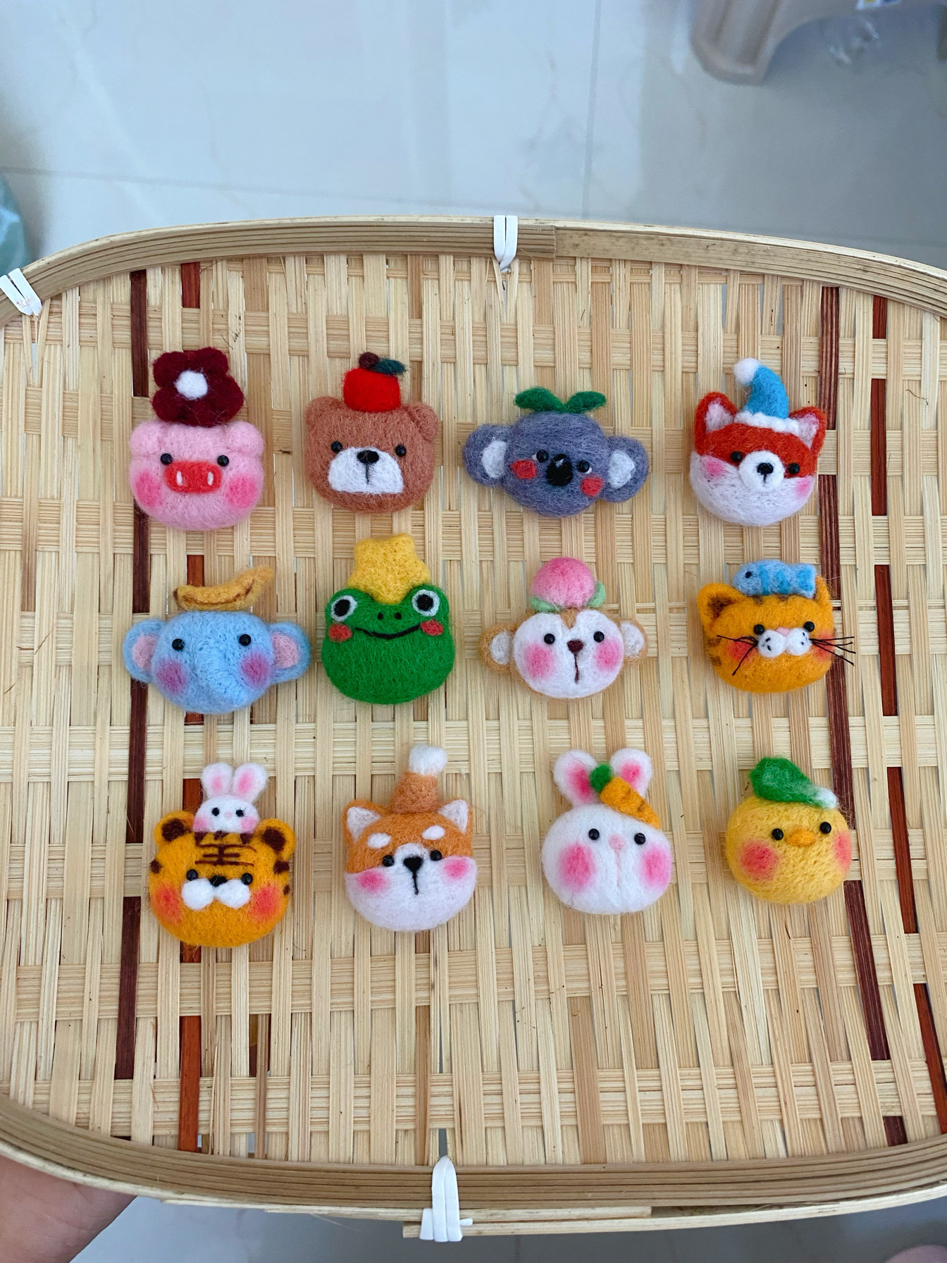 手工羊毛毡胸针小动物图案设计云胸针