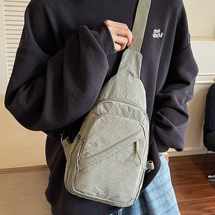 2026新款多功能潮流女士胸包高级感运动轻便斜挎包休闲时尚小背包