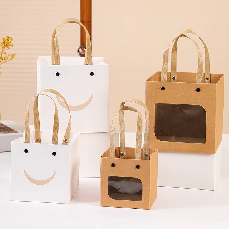 正方形开窗款纸袋网红烘焙点心包装袋小号方体纸袋牛皮纸礼品袋子