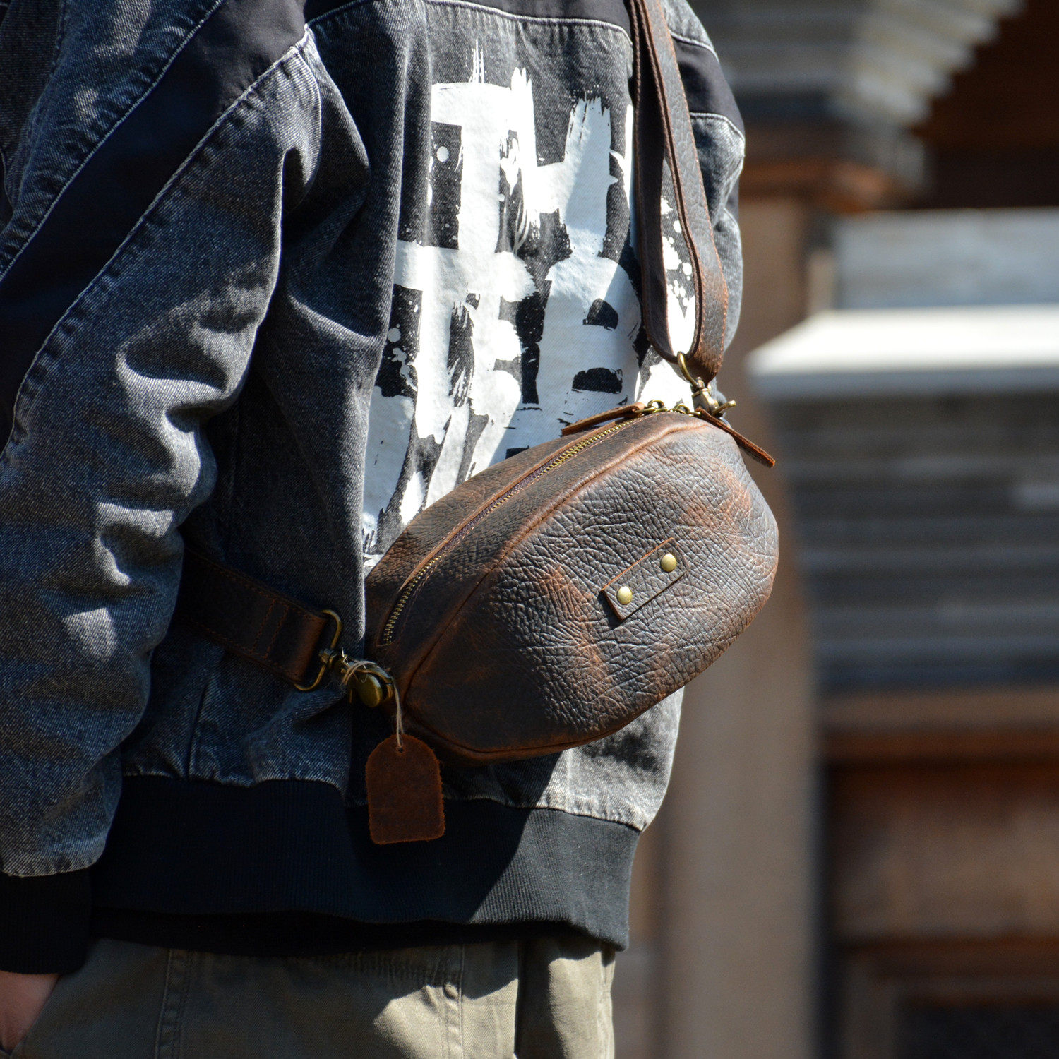 尾货清仓 疯马皮复古新款橄榄球包男士斜挎小包真皮牛皮胸包男包,箱包皮具/热销女包/男包,男士包袋,淘宝优惠券,粉丝福利购,淘宝优惠卷