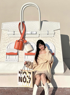 大型仿真包包玻璃钢雕塑二奢店开业装饰网红店打卡拍照创意摆件