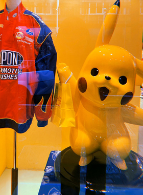 卡通皮卡丘公仔模型动漫户外玻璃纤维雕塑幼儿园装饰大号工艺品摆