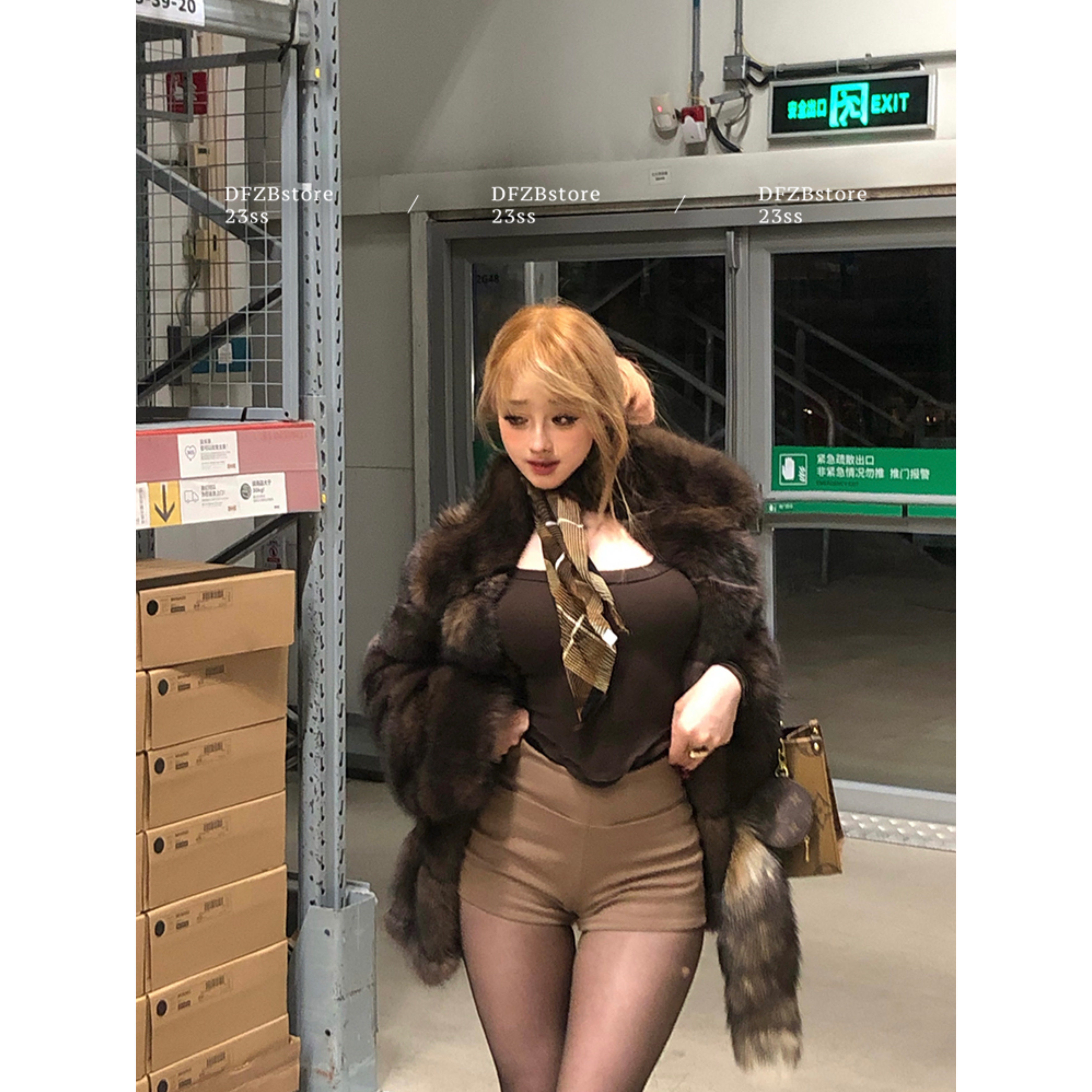 DFZBstore 贵气狐狸人妻 U形大圆领打底&翘臀高腰短裤&环保皮草