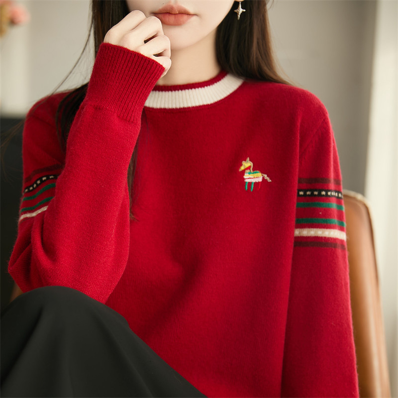 新年红卡通小马刺绣拼色圆领羊毛针织衫女宽松套头减龄氛围感毛衣,女装/女士精品,毛针织衫,淘宝优惠券,粉丝福利购,淘宝优惠卷