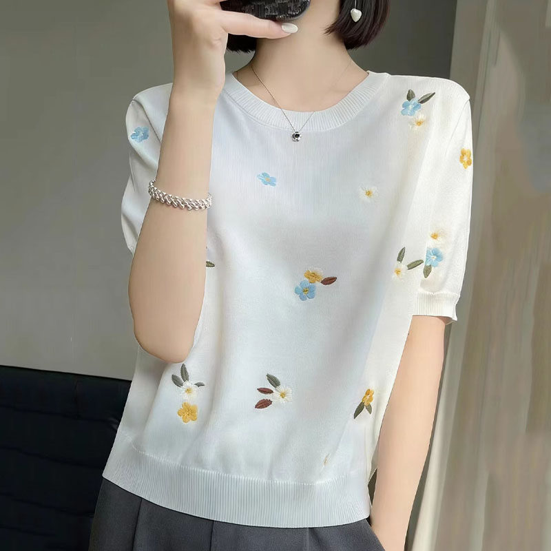 通勤风刺绣小花冰丝短袖针织衫女白色圆领宽松薄款温柔套头上衣