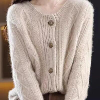 2025重磅羊绒针织开衫女圆领冬季新款绞花加厚毛衣宽松羊毛衫外套