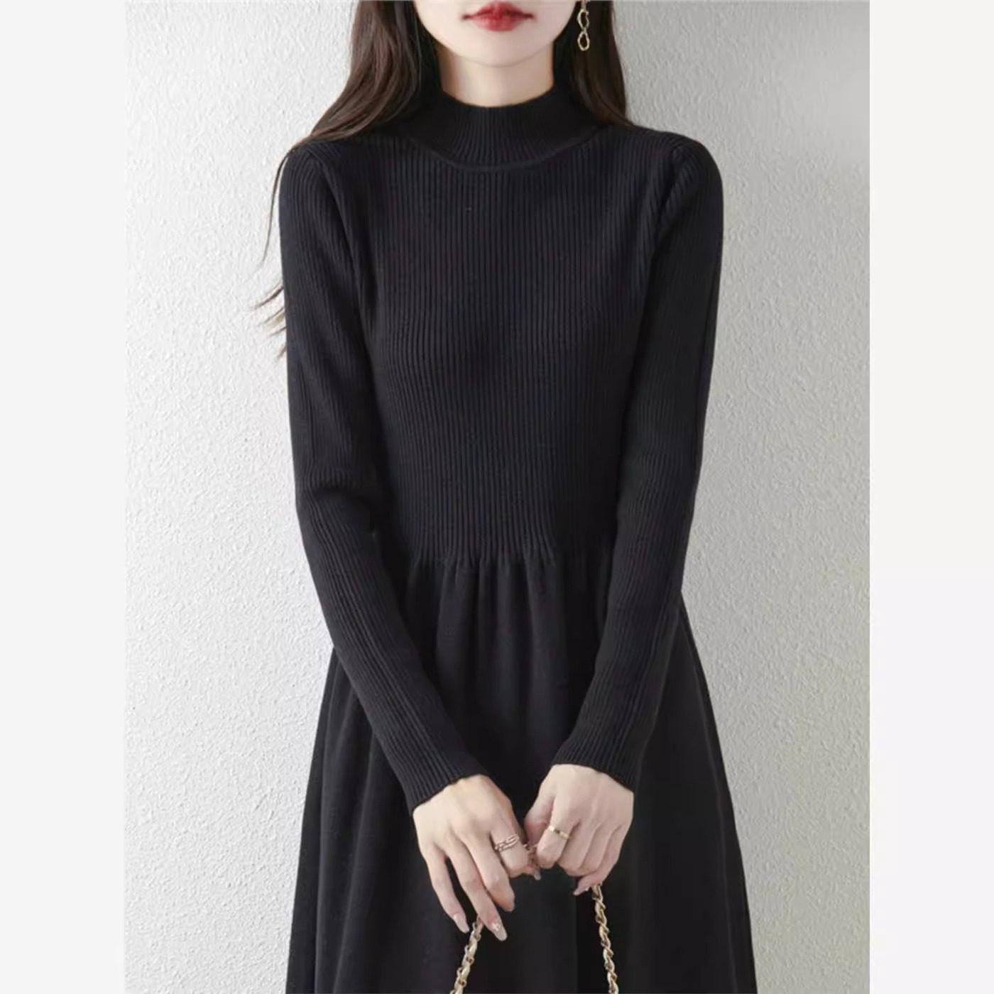 法式设计感配大衣针织连衣裙女2025冬季新款赫本风半高领毛衣长裙