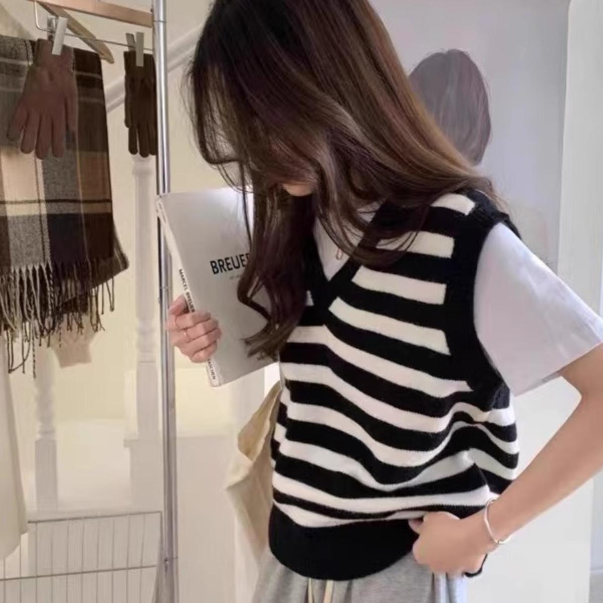 黑白条纹针织马甲女2026新款秋季学院风V领日系毛衣背心叠穿外搭