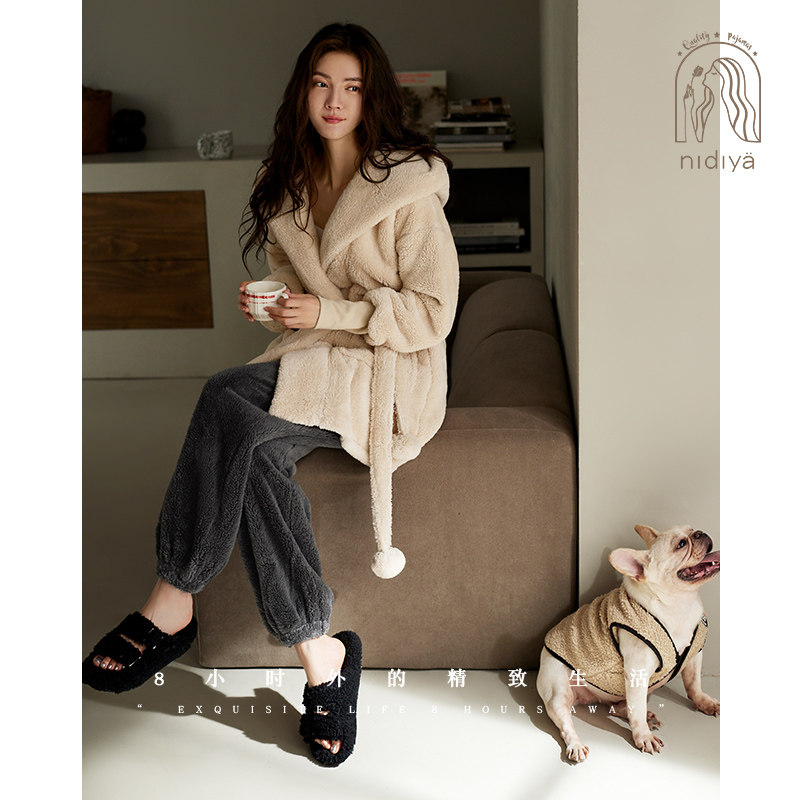 妮狄娅睡衣女冬季加厚保暖珊瑚绒连帽短袍简约时尚纯色家居服套装