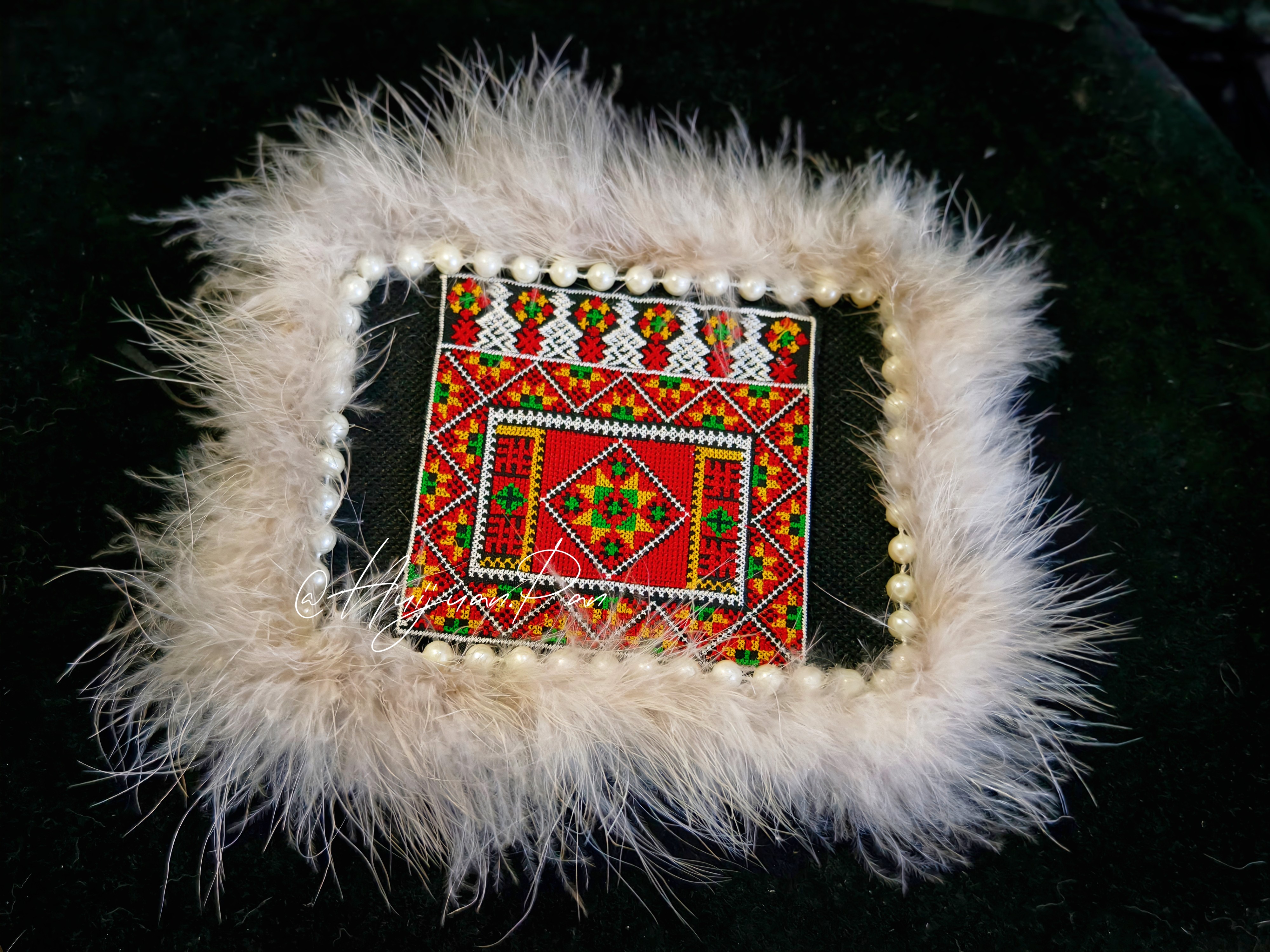 手工民族风瑶族刺绣毛绒车载摆件防滑垫