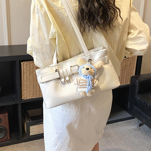 奶fufu小熊通勤白色大容量腋下包
