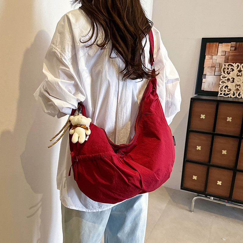 韩版帆布饺子包大容量轻便斜挎