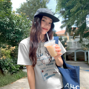 简约显瘦正肩上衣 t恤女夏新款 珍妮宇航局 原创艺术感涂鸦印花短袖