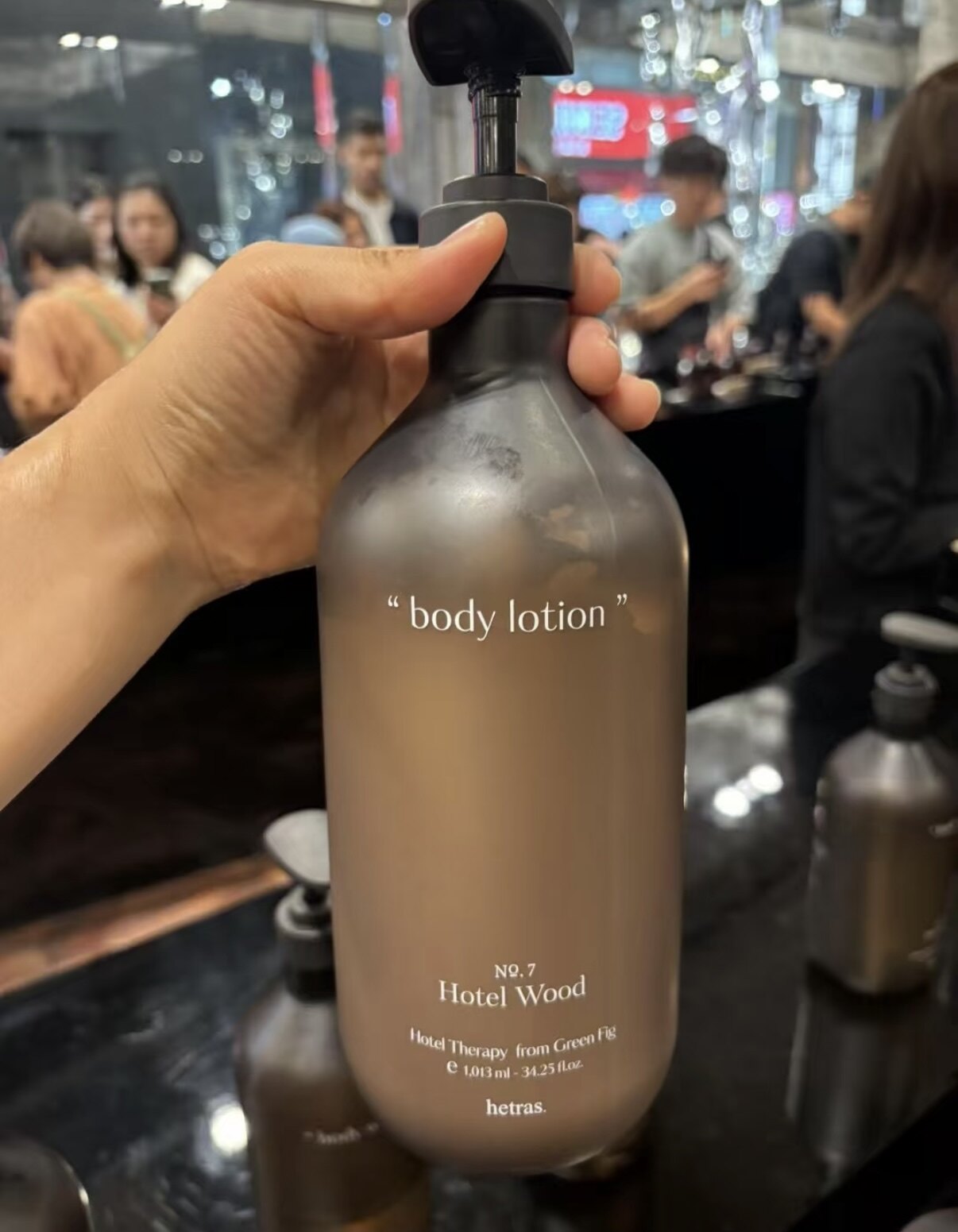 韩国hetras身体乳木质调超大瓶香氛身体乳滋养保湿1013ml伦敦酒店