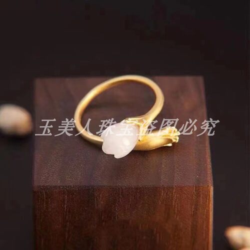 新疆羊脂玉白玉玉兰花戒指女款