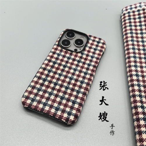张大嫂复古红黑格子灯芯绒手机壳