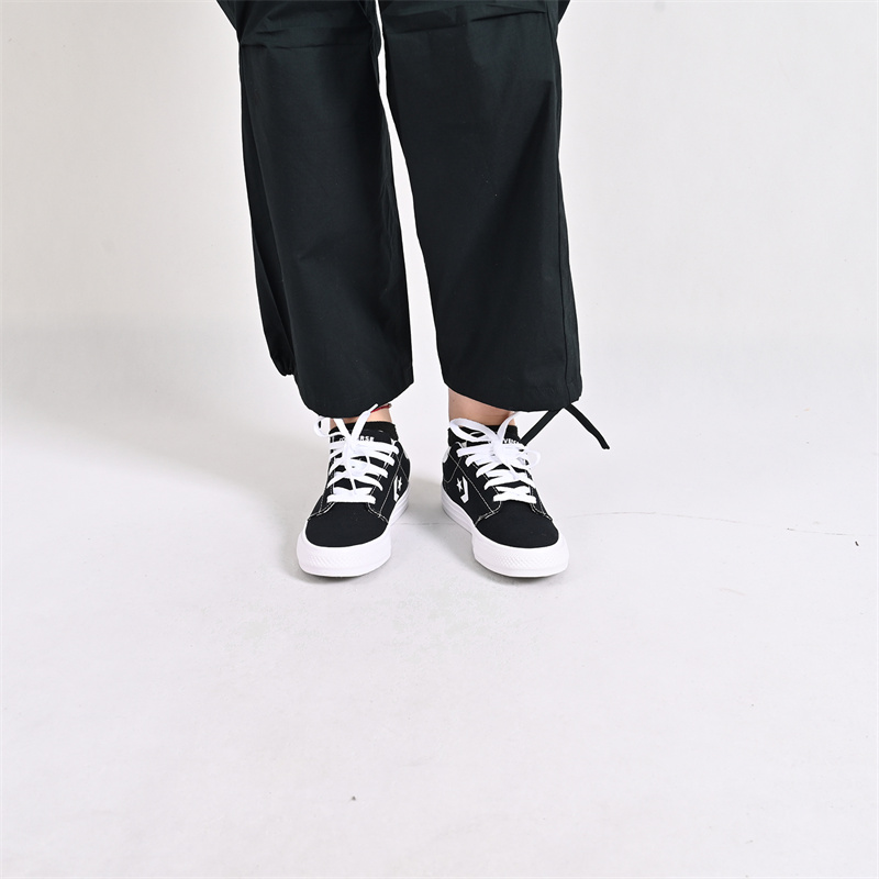 Converse男女时尚休闲鞋