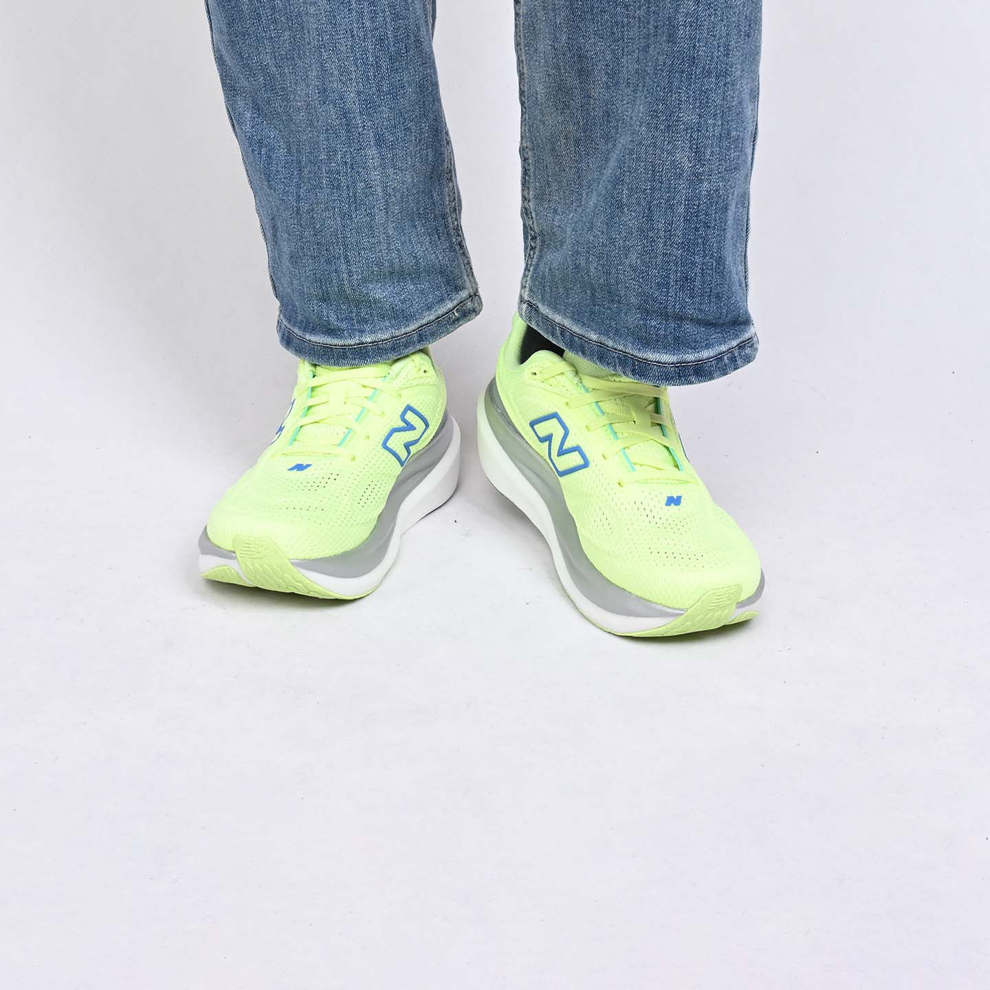 NEW BALANCE NB新款男子绿色运动鞋1080百搭休闲鞋跑步鞋M10802HR