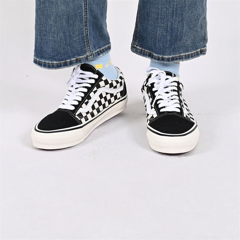 VANS男女棋盘格百搭板鞋