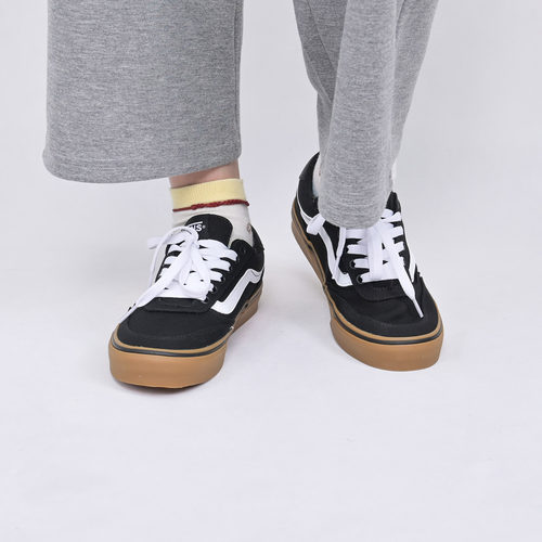 VANS黑色简约复古休闲鞋