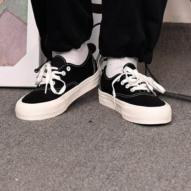 VANSAuthentic运动休闲鞋