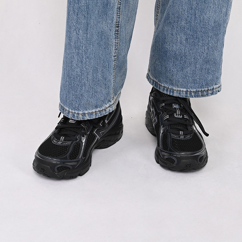 NEWBALANCE情侣款休闲鞋