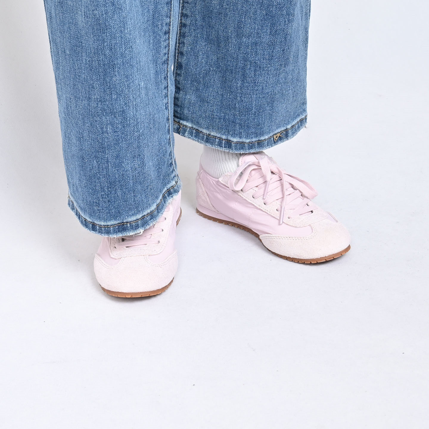 VANS范斯新款低帮情侣板鞋图片