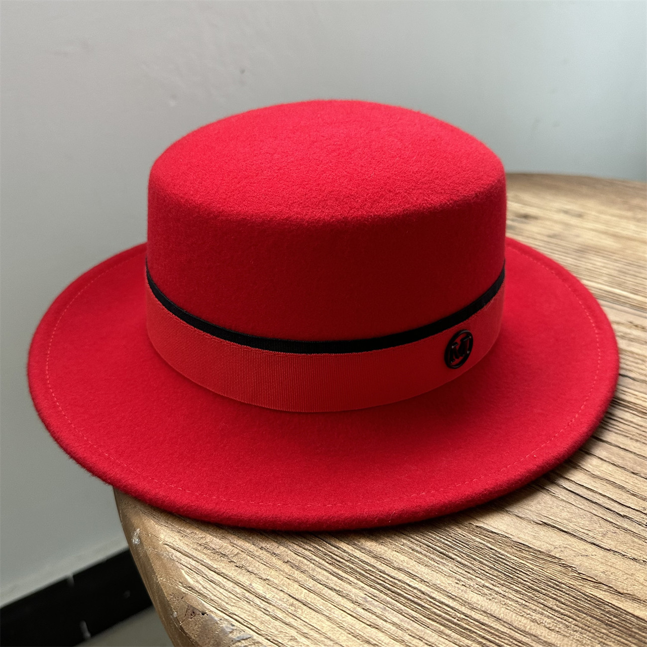 洋气红色平顶帽纯羊毛帽英伦帽宽檐小礼帽百搭秋冬帽子潮毛毡帽女