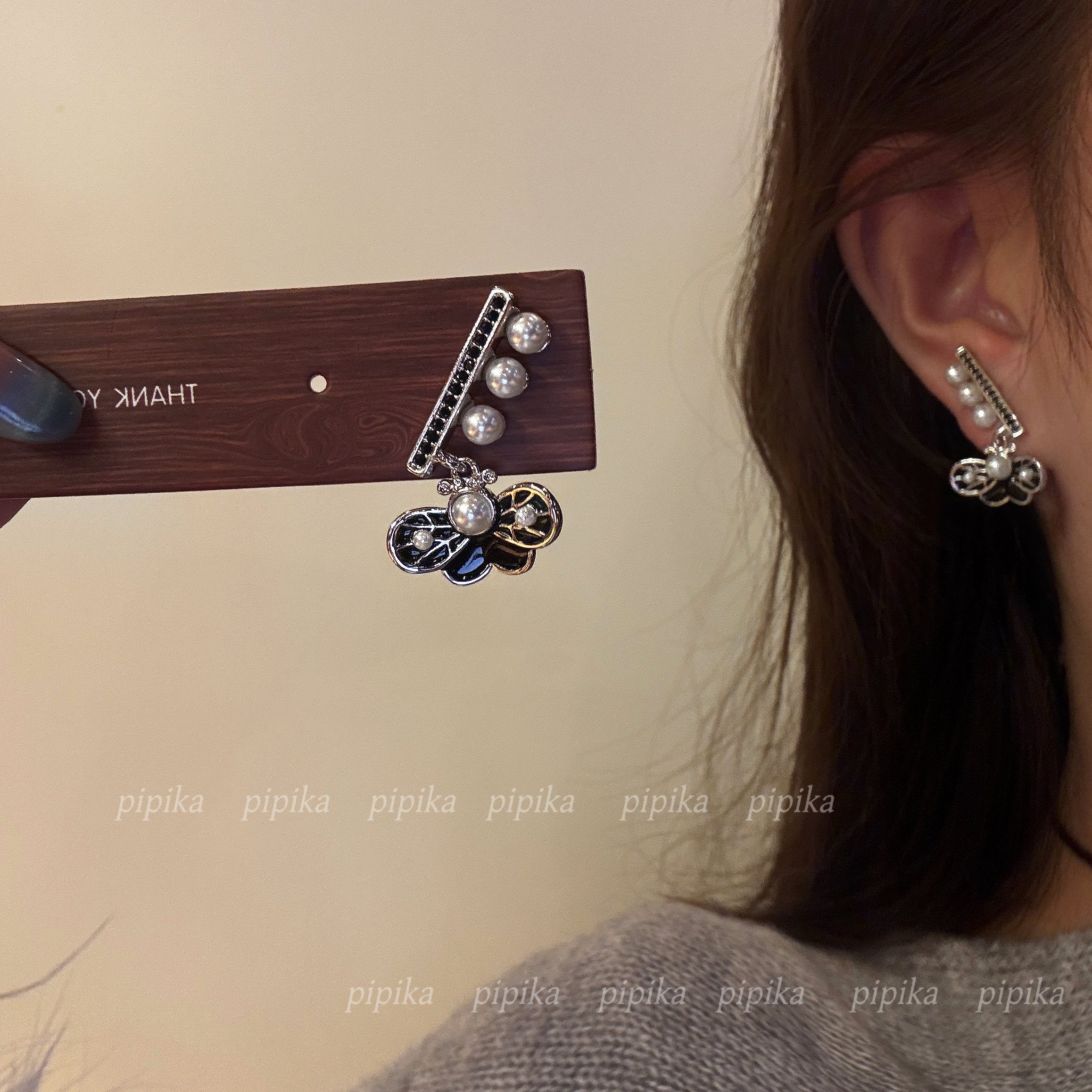 pipi原创设计小众珍珠蝴蝶斜戴款甜酷风耳环耳饰简约百搭气质银针