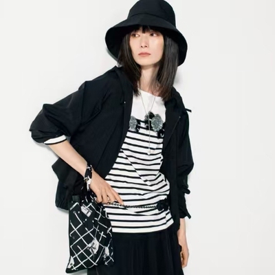 INGEBORG时尚SOLOTEX面料连帽荷叶边冲锋衣 蛋糕裙分开销售4W日元