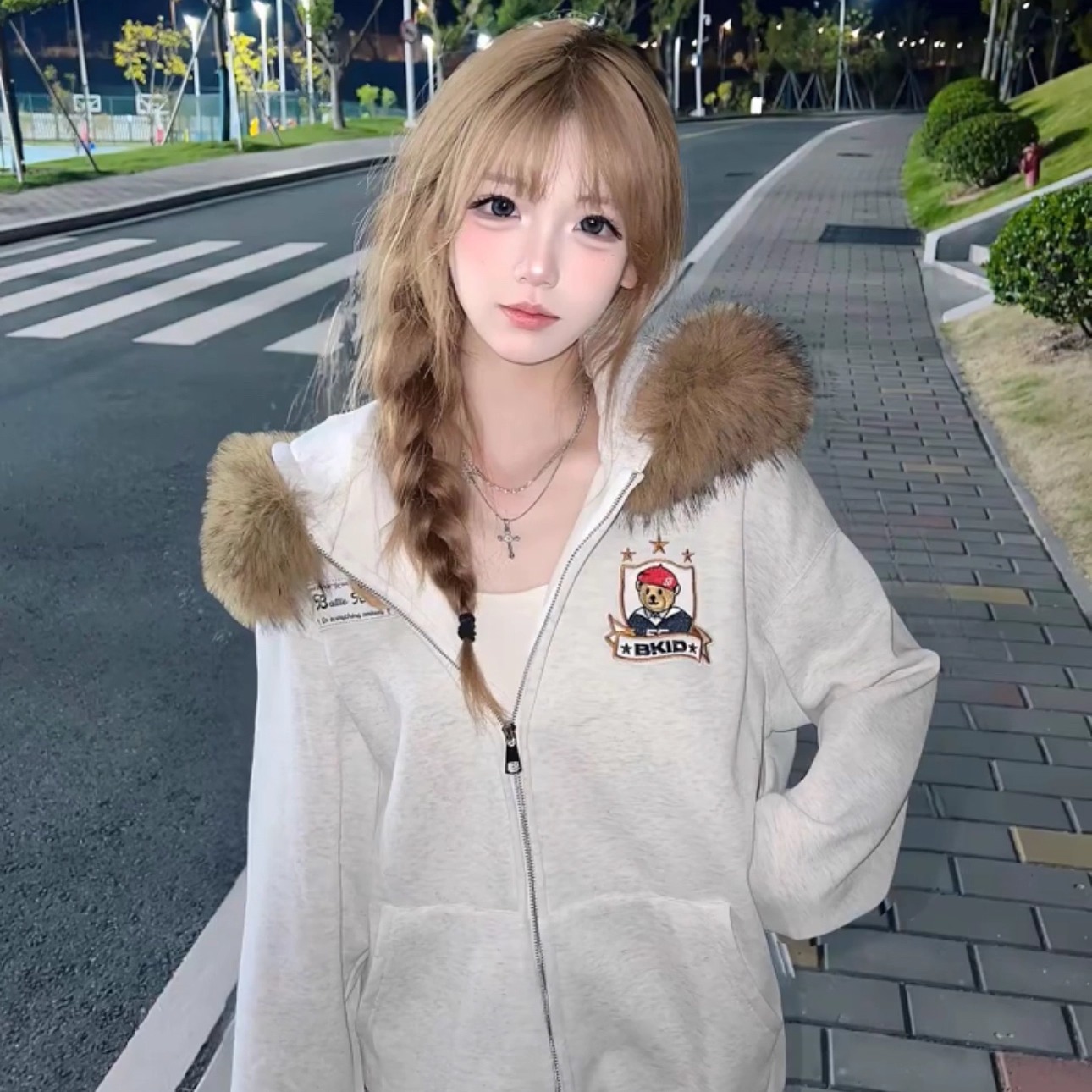 可拆卸毛领刺绣小熊连帽卫衣外套