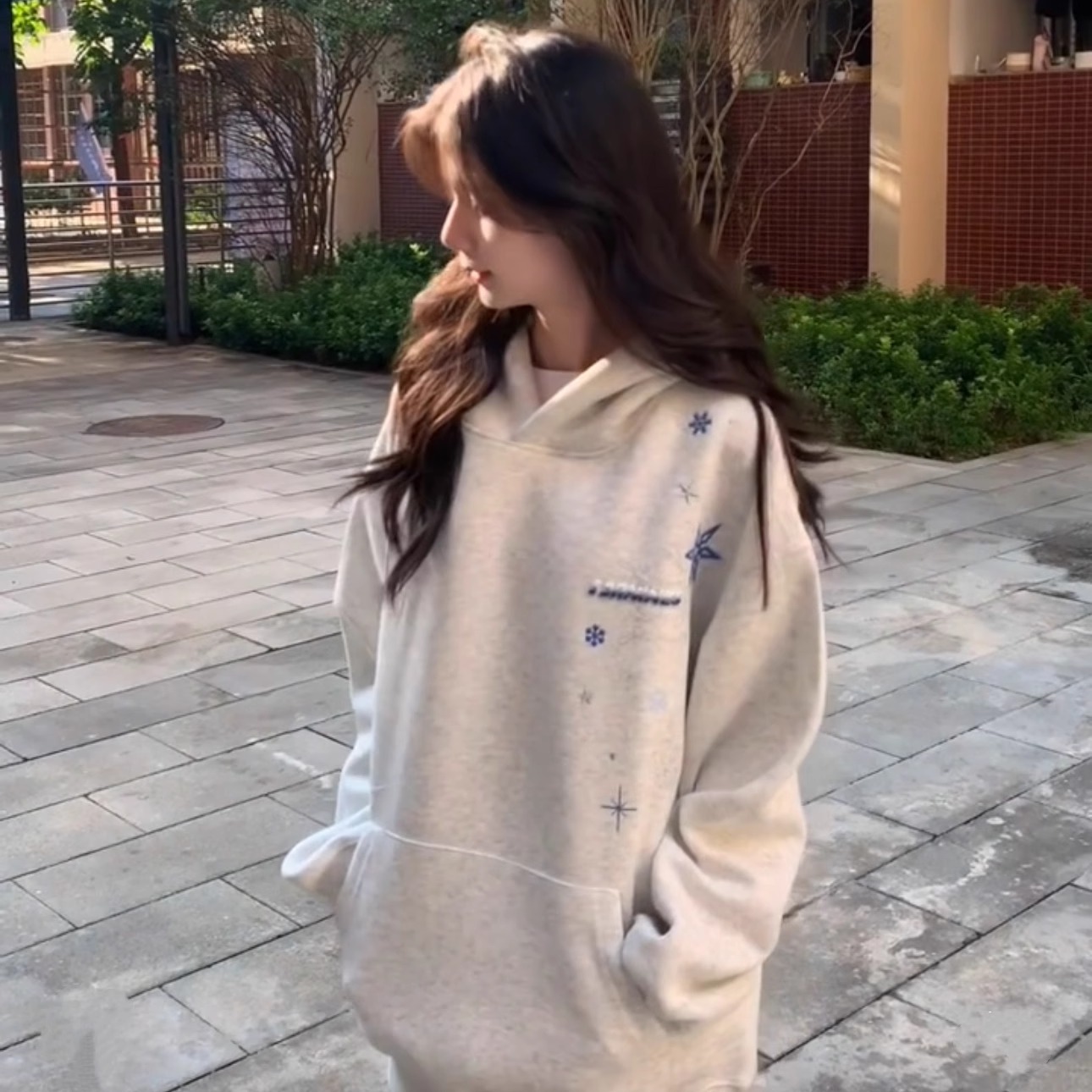 小众设计情侣款雪花刺绣连帽卫衣