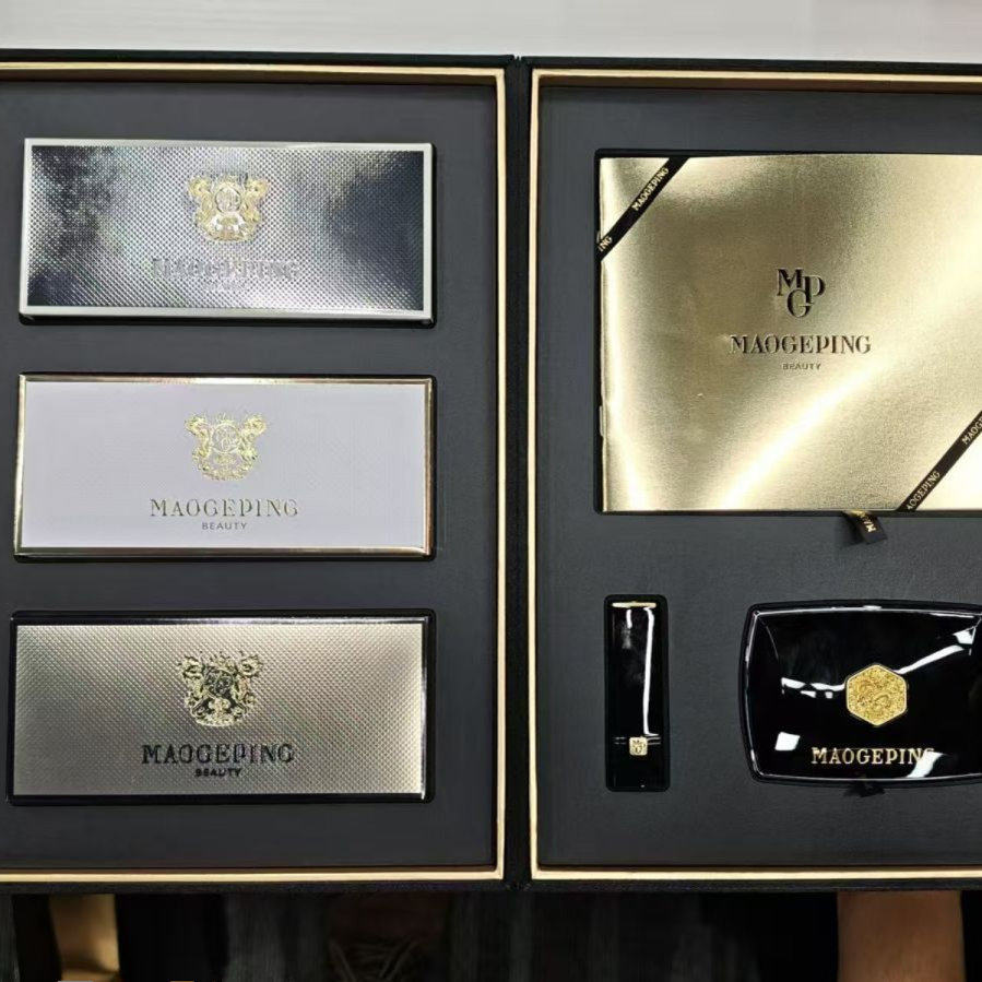 毛戈平上市礼盒粉修盘+膏修盘+眼影盘+高光盘+口红新年美妆好物