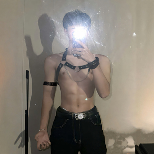 小狼狗皮革绑带1S背带演出舞台款自拍可调跳舞性感肌肉束缚胸衣潮