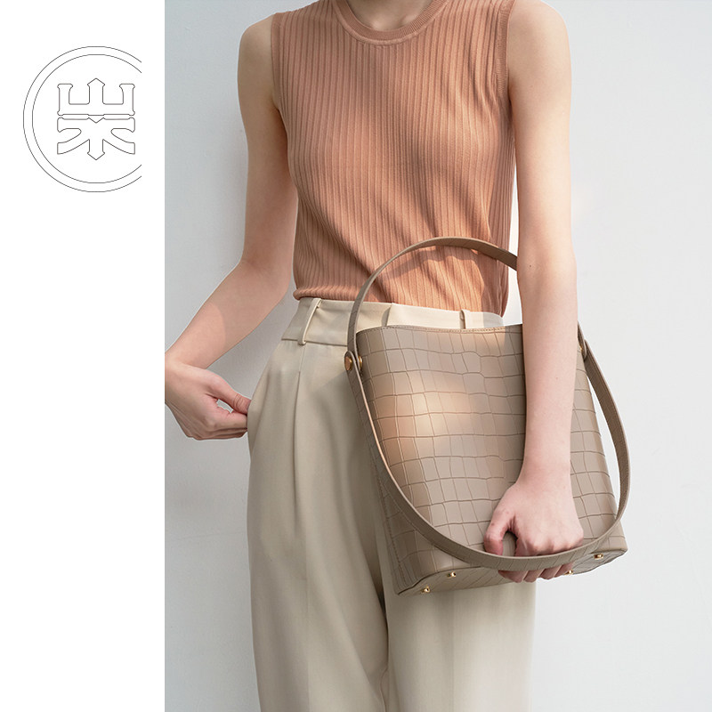 山水集石纹包包2022新款春季高级质感单肩水桶包大容量轻奢托特包