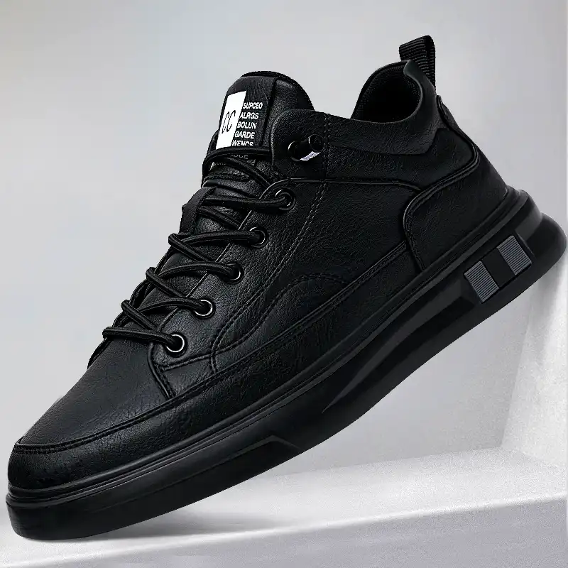 2025新款爆款休闲板鞋防水耐磨