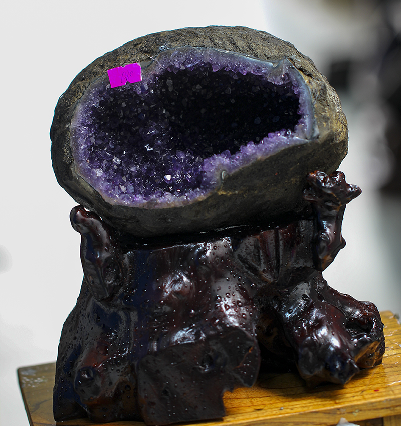 乌拉圭紫晶洞钱袋子原矿聚财摆件