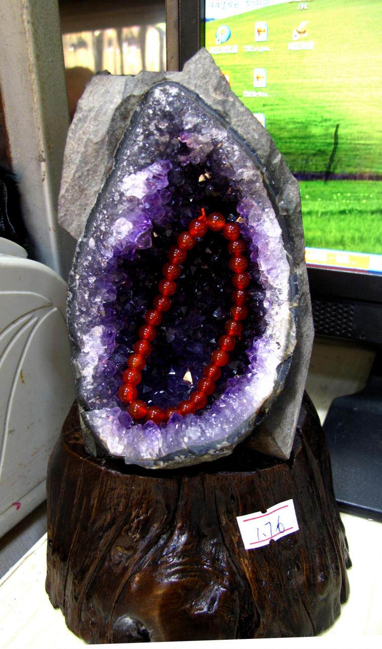 우루과이 자수정 동굴 천연 원석 자수정 동굴 장식품으로 부를 유치하고 자장 풍요의 뿔을 전달합니다 1.76