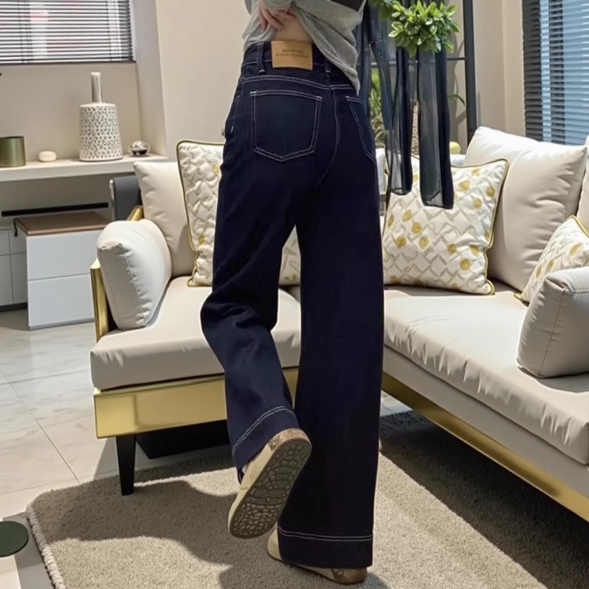 丹宁深蓝喇叭裤微喇牛仔裤女春秋新款高腰显瘦不贴腿直筒马蹄裤子