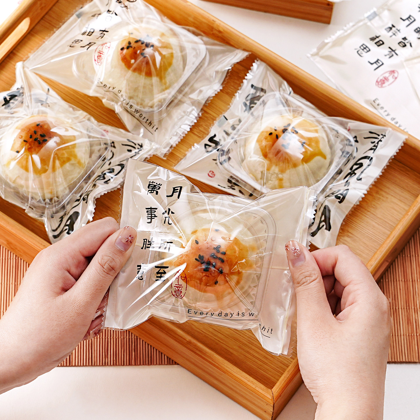 蛋黄酥机封袋方形吸塑盒透明包装图片
