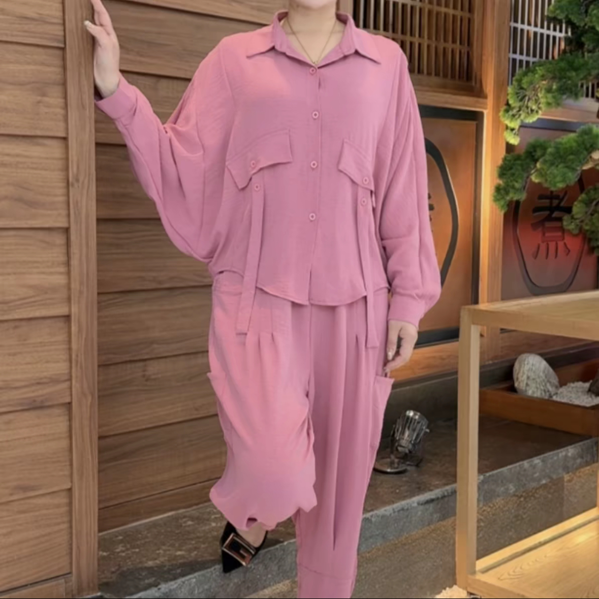 2025年春夏季新款时尚宽松遮肚子上衣大码妈妈套装高档薄料两件套