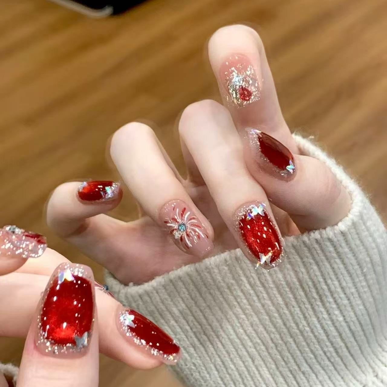 【炸烟花】烟火手工玻璃珠猫眼气质穿戴新年红色烟花美甲纯手工,彩妆/香水/美妆工具,穿戴甲/甲片,淘宝优惠券,粉丝福利购,淘宝优惠卷