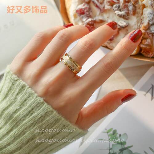 宽版中间磨砂男女情侣戒指个性