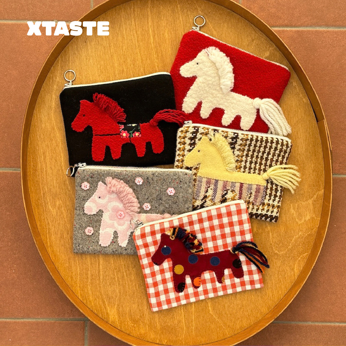 XTASTE BONJOURVOISIN 【布绣小马零钱包】手工羊毛卡包马年专属