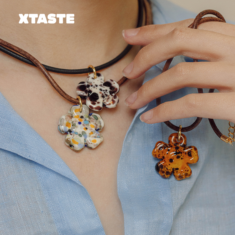 XTASTE 英国 SANDRALEXANDRA小花皮绳项链小众原创设计锁骨链百搭
