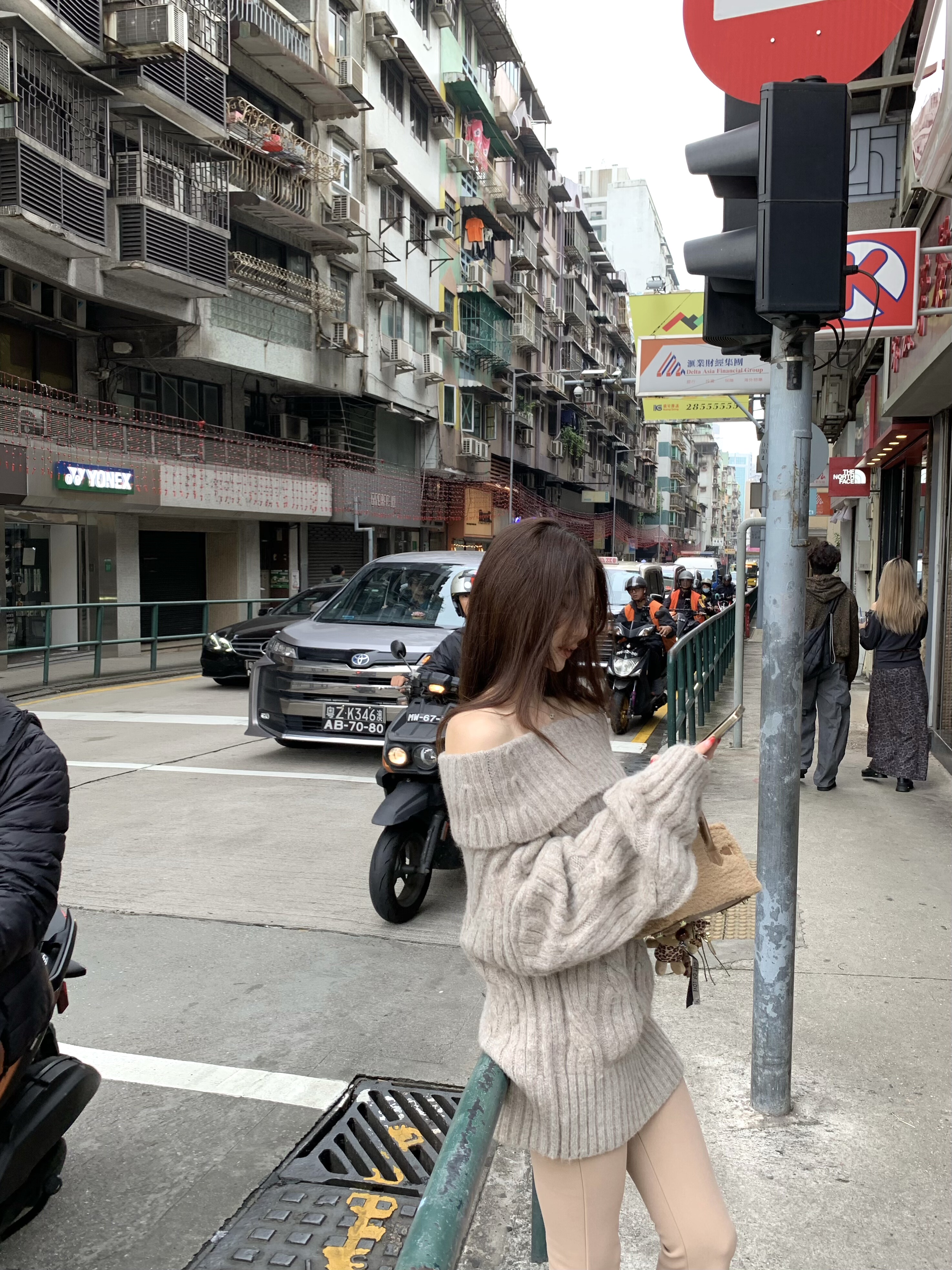 ke7en 非常厚的一字肩套头麻花毛衣